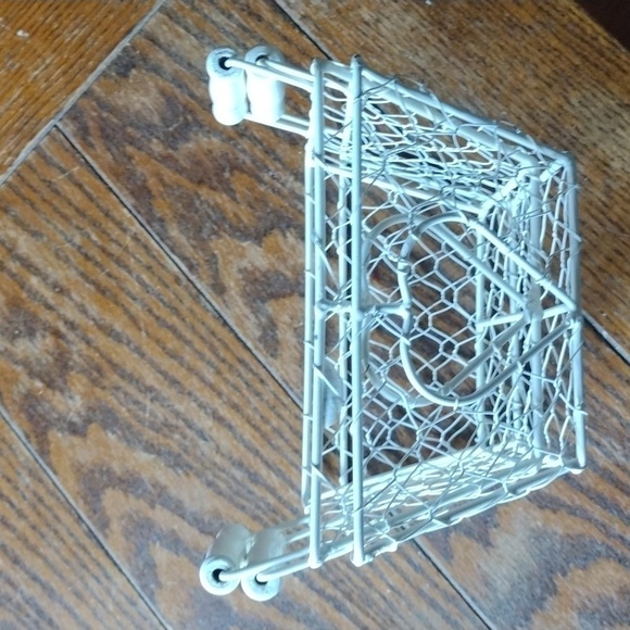 4@30.00 or 22.00 Home Decor/Wire Baskets - Picture 11 of 16
